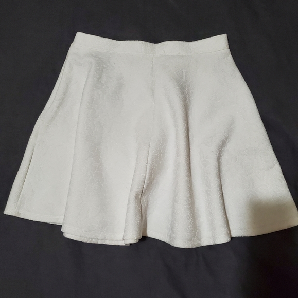 Ivory White Flowy Lace Skirt Women's - Picture 4 of 4